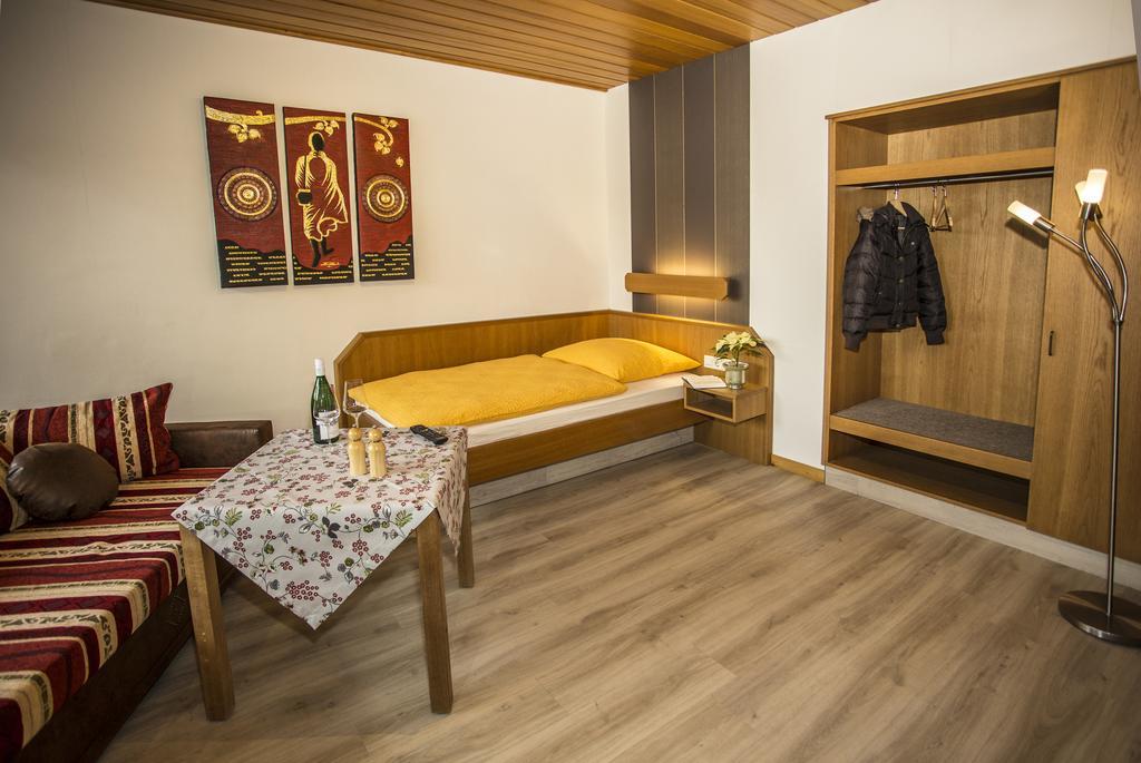 Boardinghouse Remchingen Baan Arun Apartment ภายนอก รูปภาพ