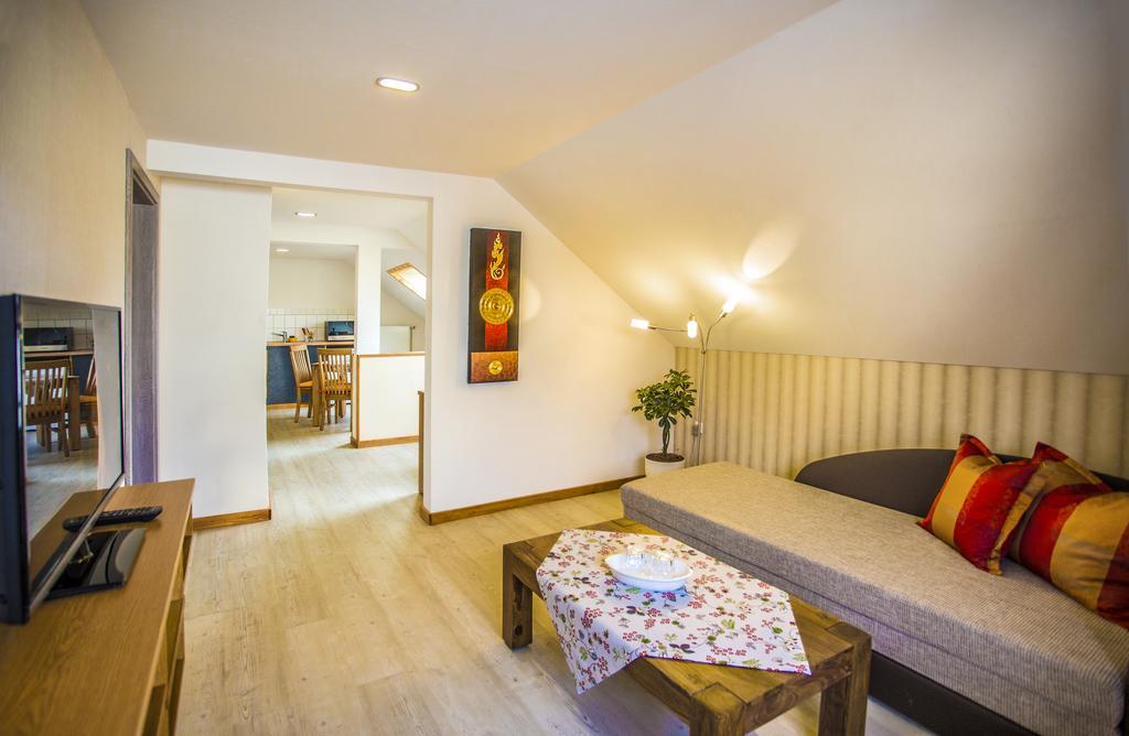 Boardinghouse Remchingen Baan Arun Apartment ภายนอก รูปภาพ
